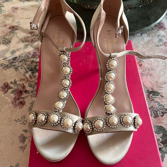 Kate Spade ( FREYA ) SIZE 10 M color CHAMPAGNE - Picture 1 of 8